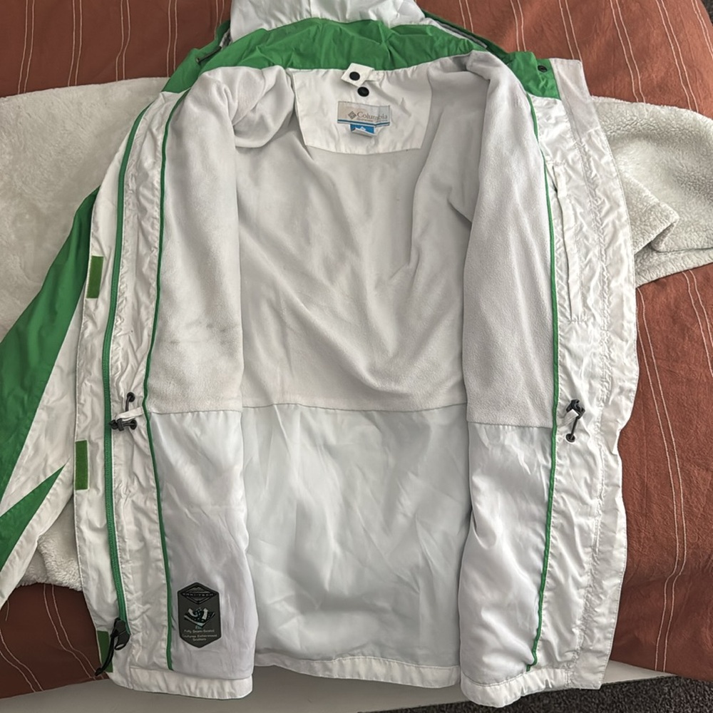 Columbia lightly lined rain jacket size L - Picture 3 of 3